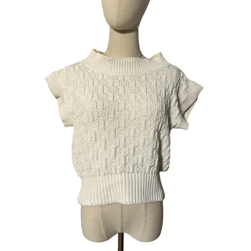 Very vintage white cable knit Liz Claiborne Crop top